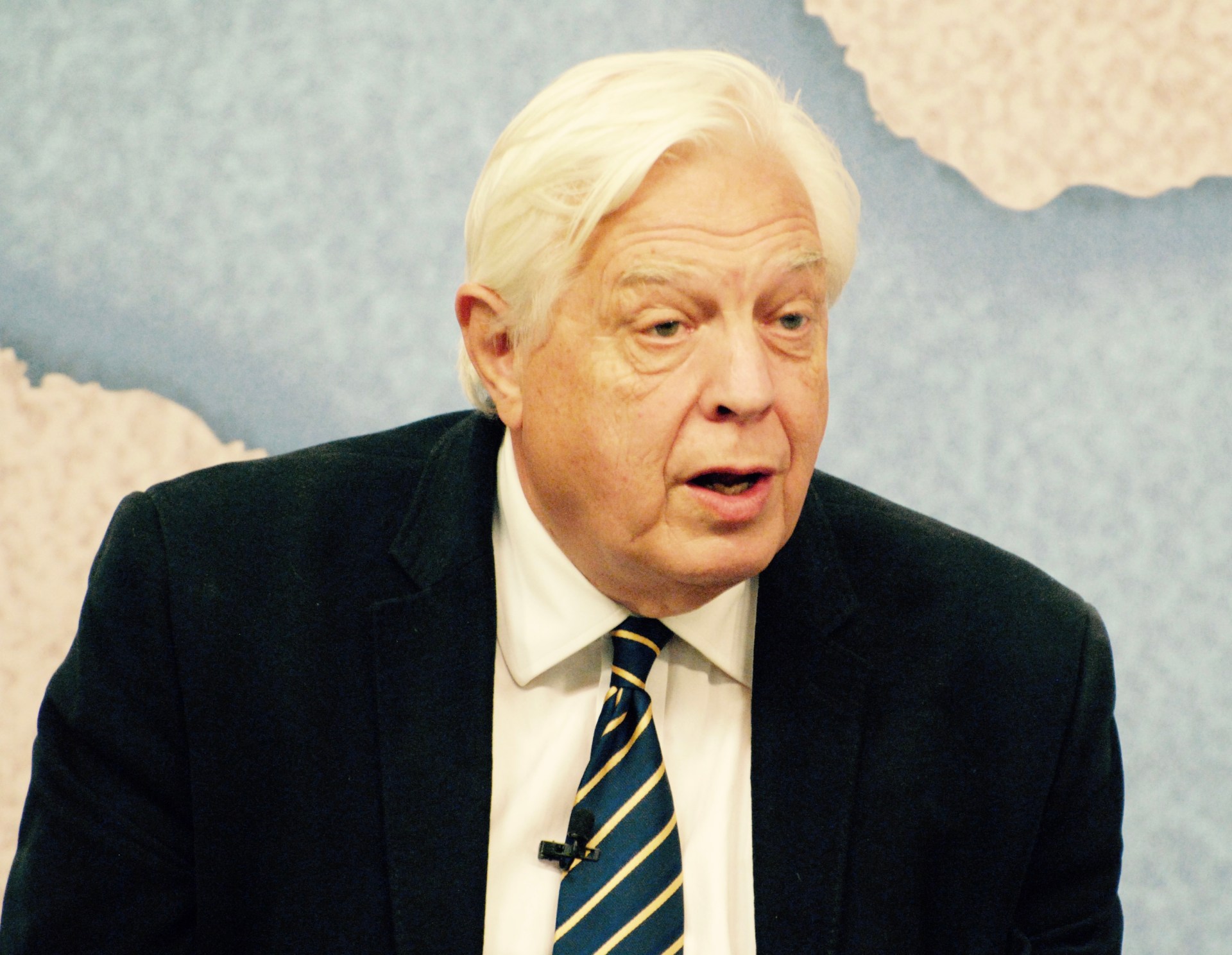 John_Simpson_at_Chatham_House_2015